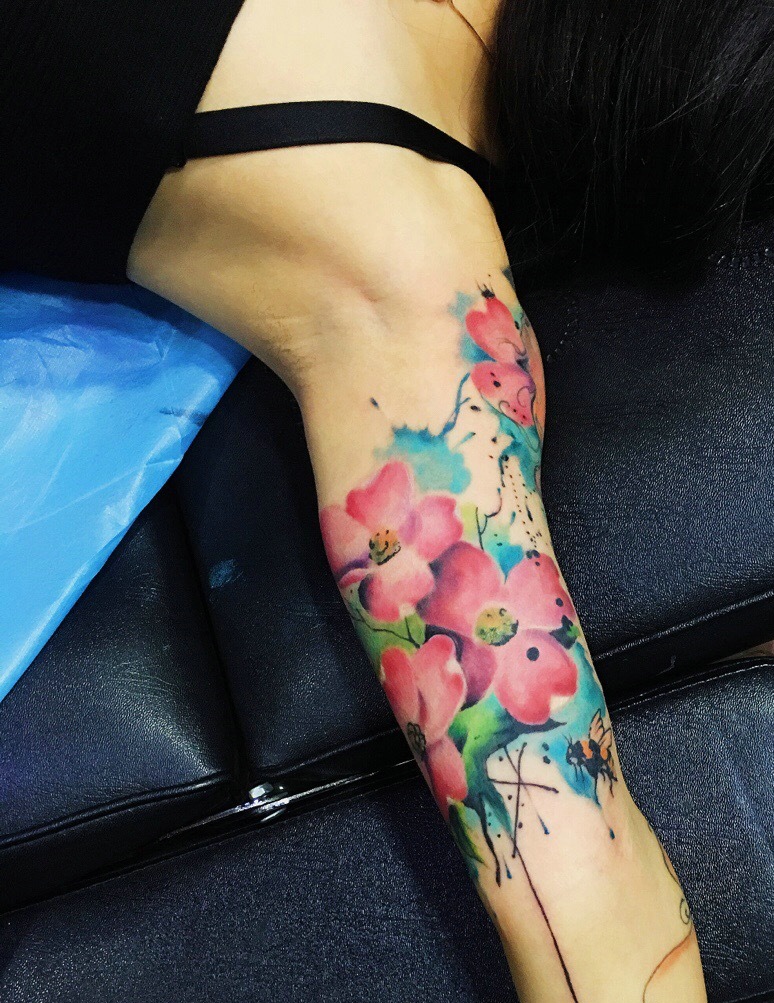 精致艳丽的手臂图腾纹身图案