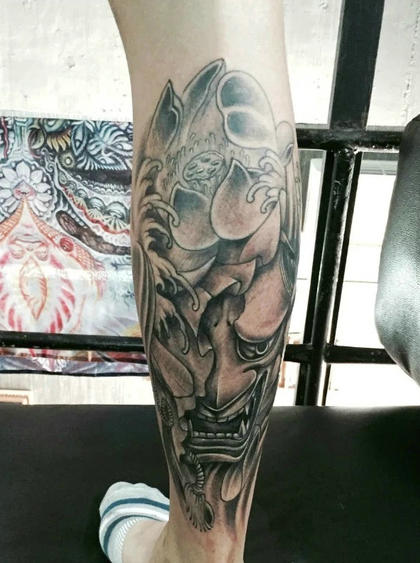 莲花与般若结合的腿部纹身图案