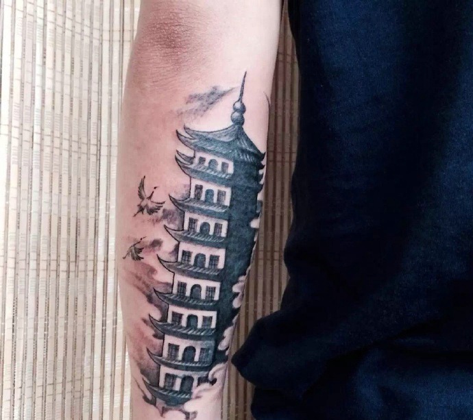 手臂传统黑灰雷峰塔纹身图案