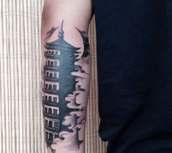 手臂传统黑灰雷峰塔纹身图案