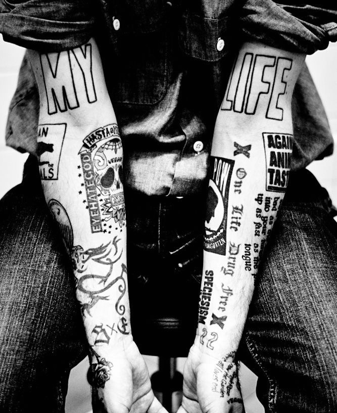 个性男孩双手臂图腾纹身图案