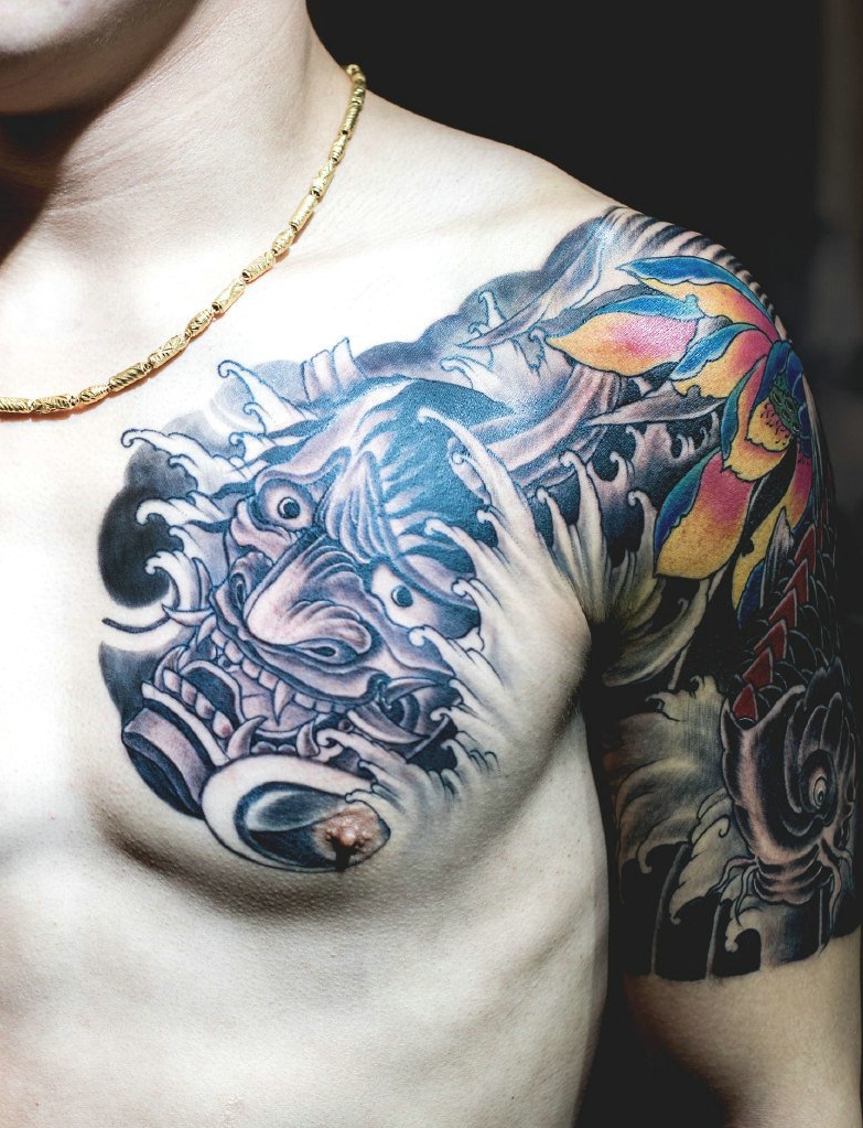 鲤鱼与般若结合的彩色半甲纹身图案