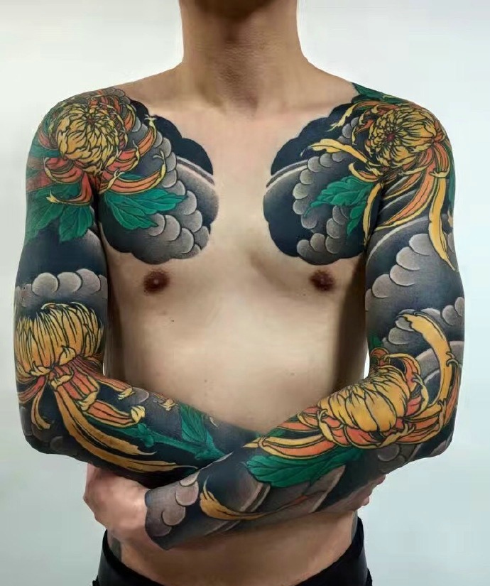 完美霸气的双半甲彩色纹身图案