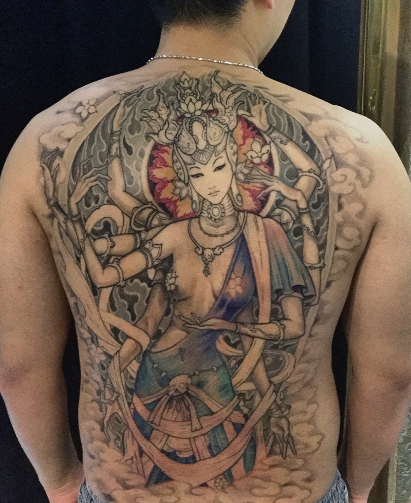 一款满背图腾纹身图案个性十足