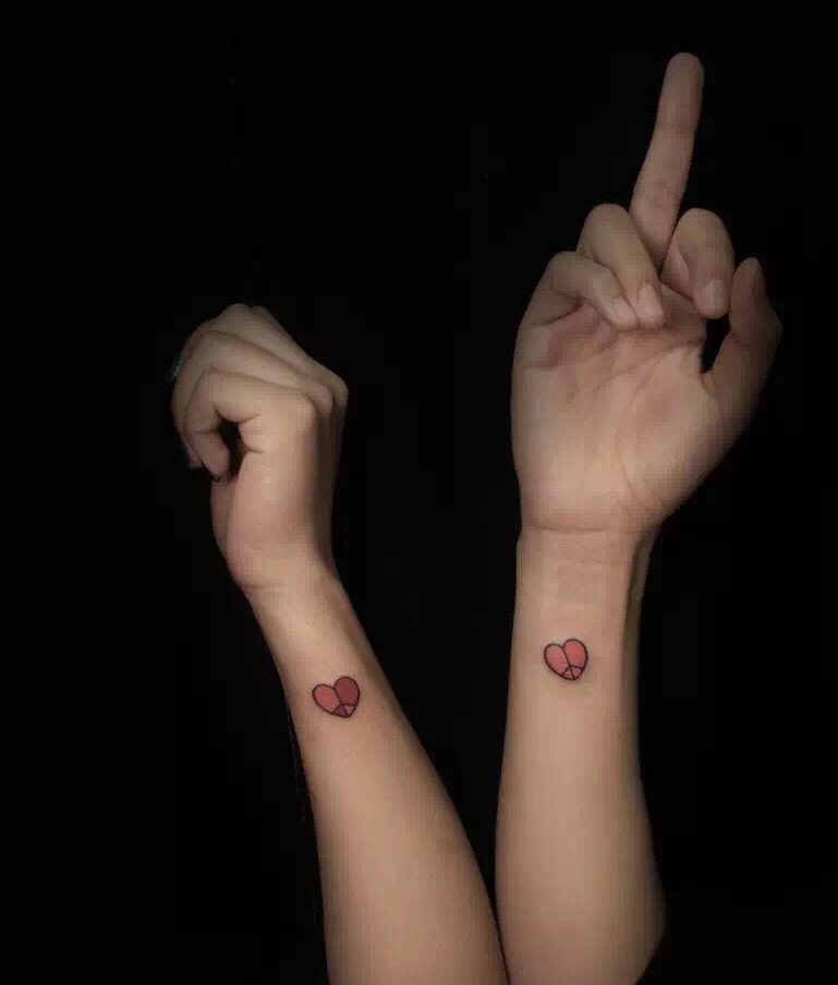 手腕小清新迷你小爱心情侣纹身图案