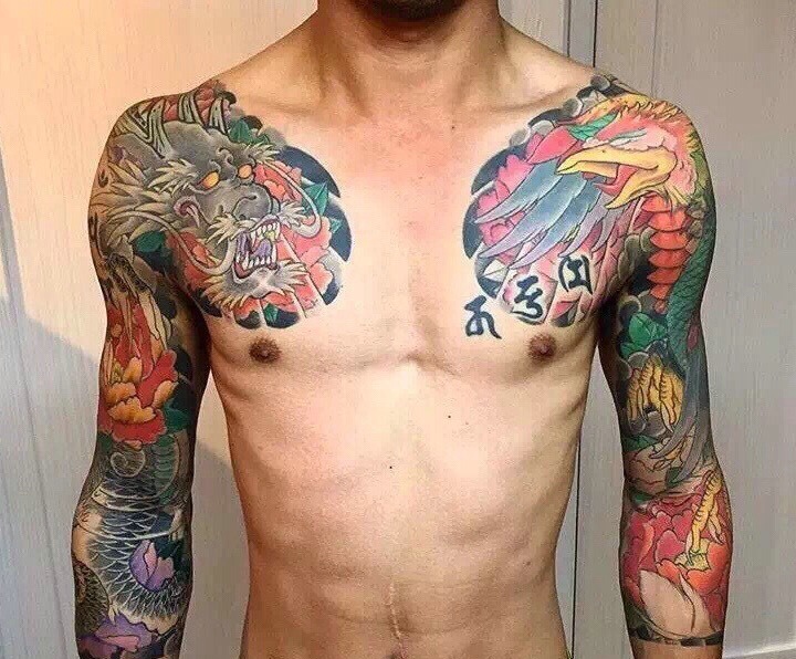 邪龙与凤凰的彩色双半甲纹身图案