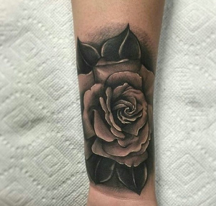 一组不同风格的彩色手臂纹身图案