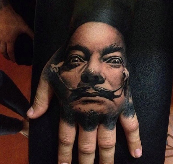 一款超级逼真的手臂3d男士肖像纹身图案