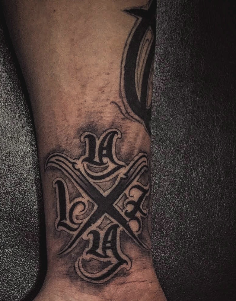 创意腿部梵文纹身图案个性十足