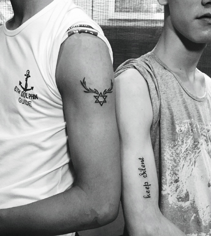 基友与情侣均可的手臂纹身图案