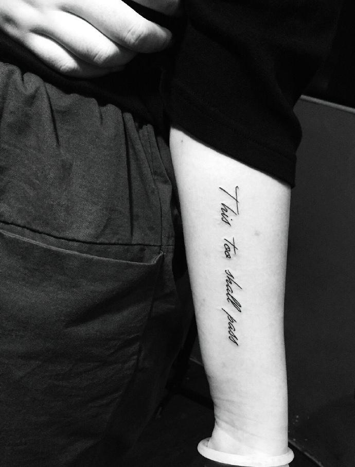 简单小清新手臂英文纹身图案