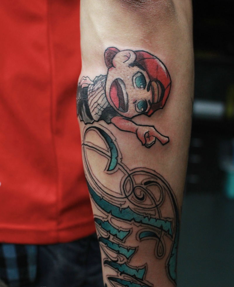 卡通小孩与花体英文的手臂纹身图案