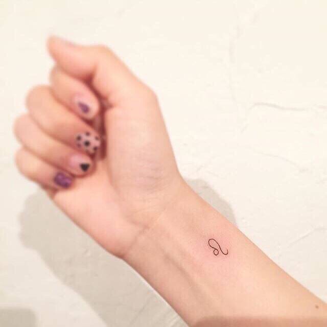 一组手腕上的简单小清新纹身图案