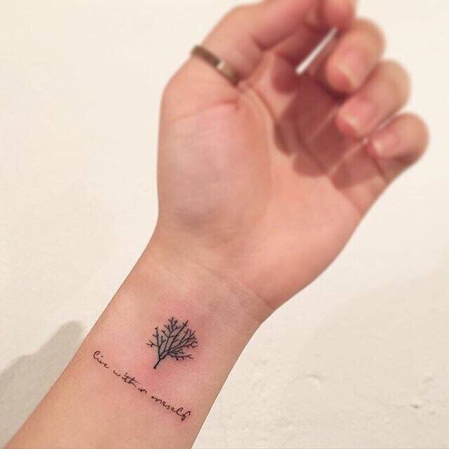 一组手腕上的简单小清新纹身图案