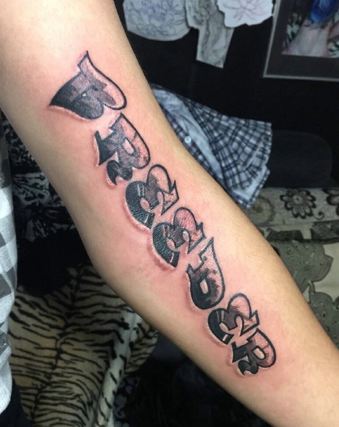 手臂花体英文单词纹身图案