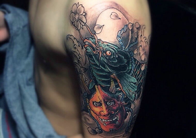 鲤鱼与般若结合的彩色花臂纹身图案