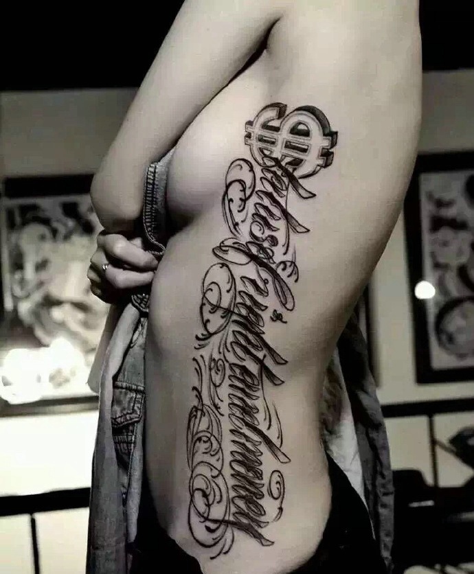 侧腰部花体英文纹身图案时尚个性