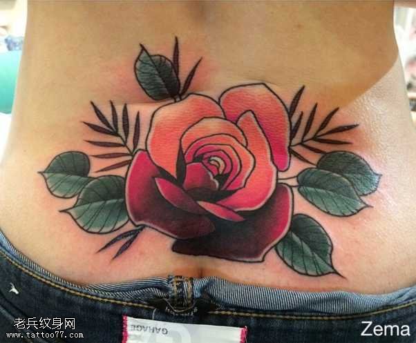 腰部玫瑰纹身图案