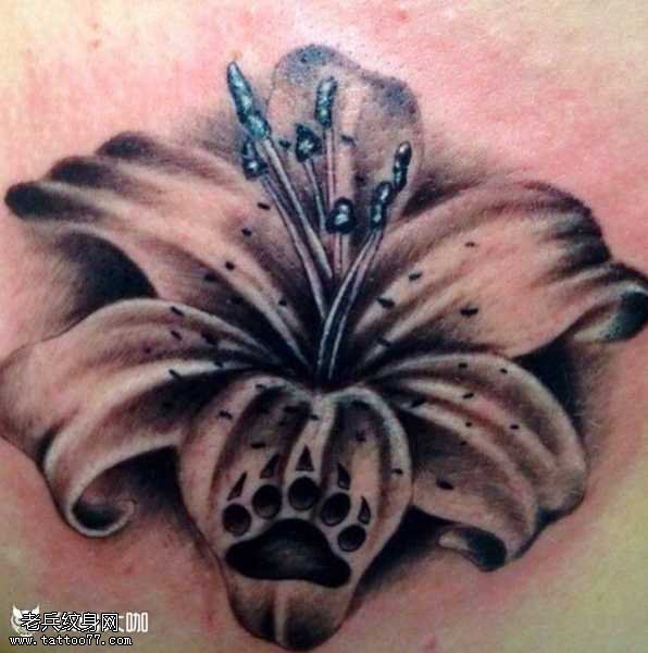 黑白百合花纹身图案