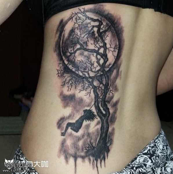 背部月亮纹身图案