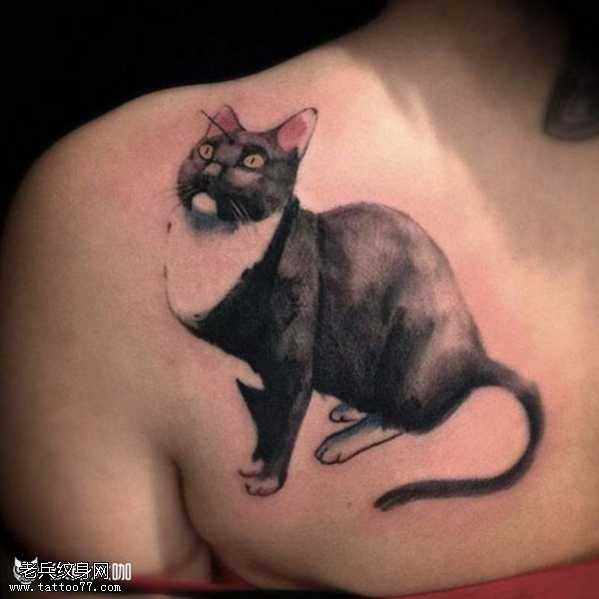 胸部猫咪纹身图案
