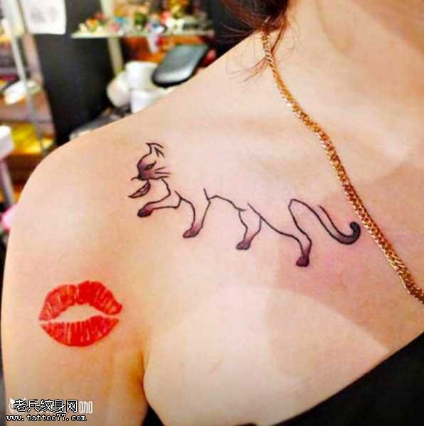 胸部猫咪纹身图案