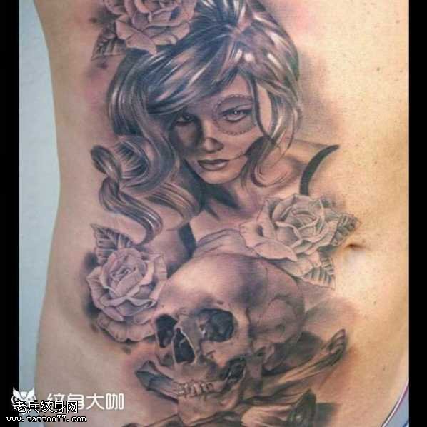 腰部女郎纹身图案