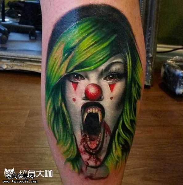 腿部小丑纹身图案