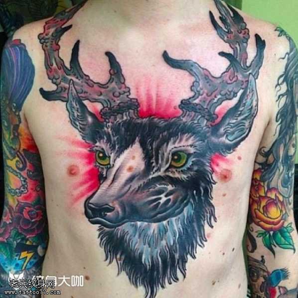 胸部鹿纹身图案