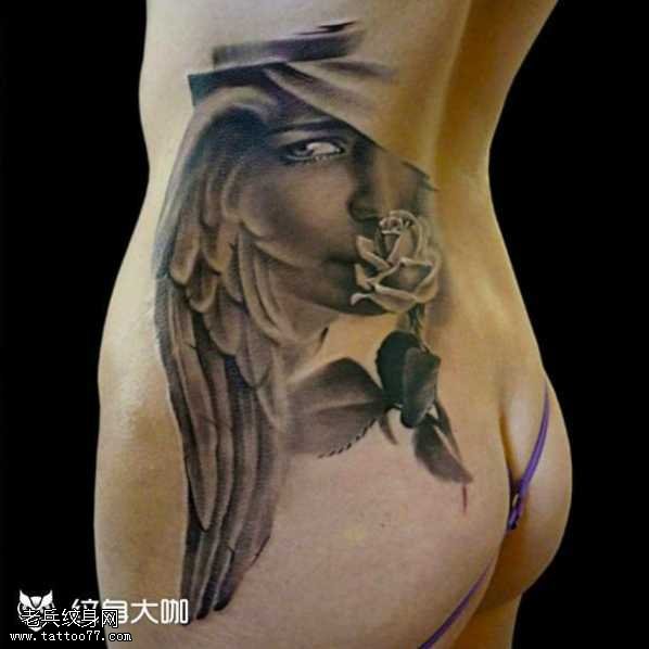 腰部人脸纹身图案