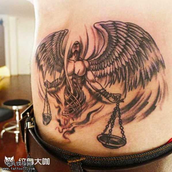 腰部天使纹身图案