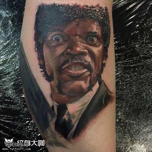 腿部黑人纹身图案