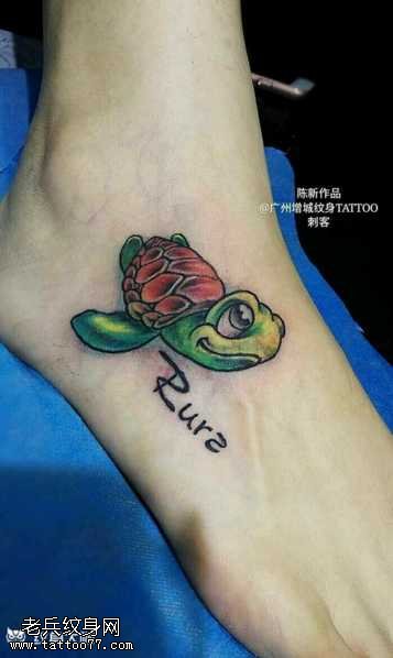 脚部小乌龟纹身图案