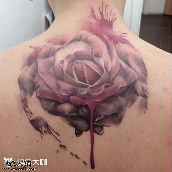 背部玫瑰纹身图案