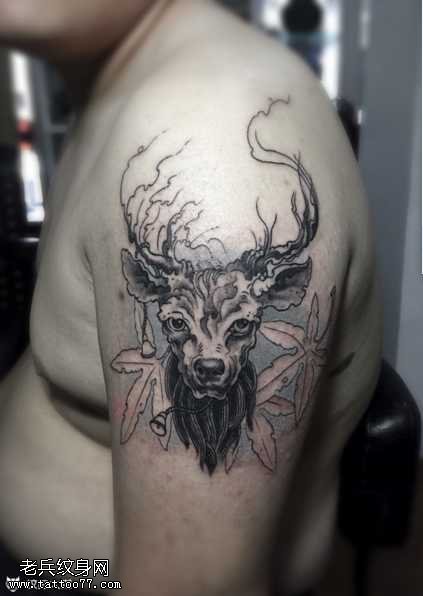 胳膊鹿纹身图案