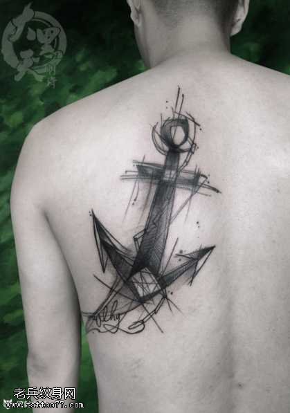 背部船锚纹身图案
