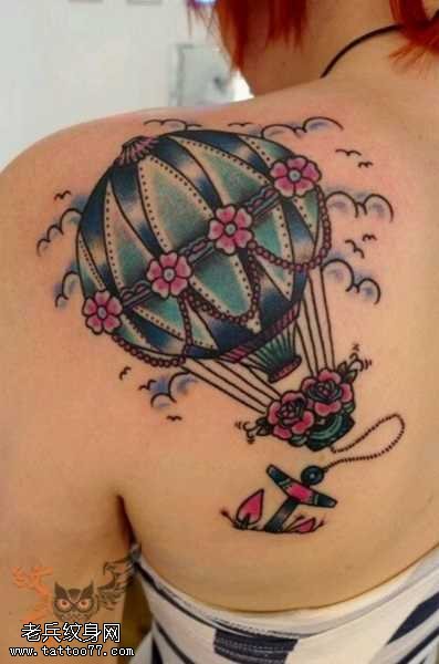 背部热气球纹身图案