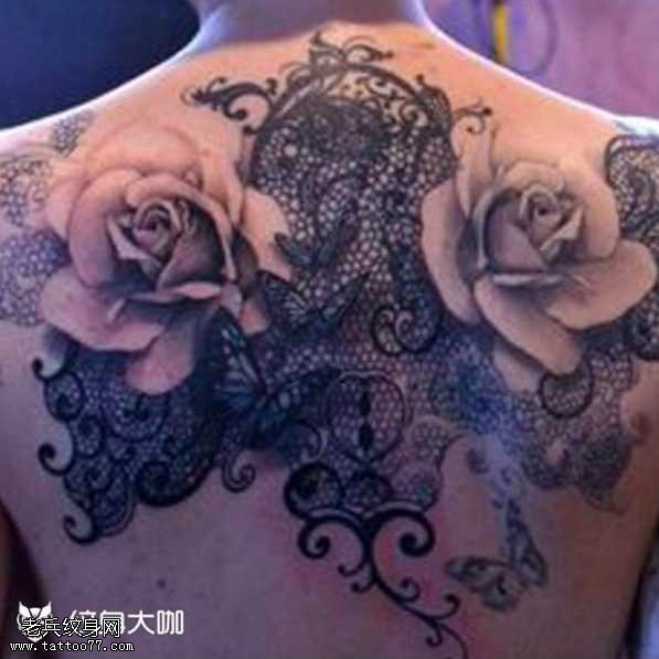 背部玫瑰纹身图案