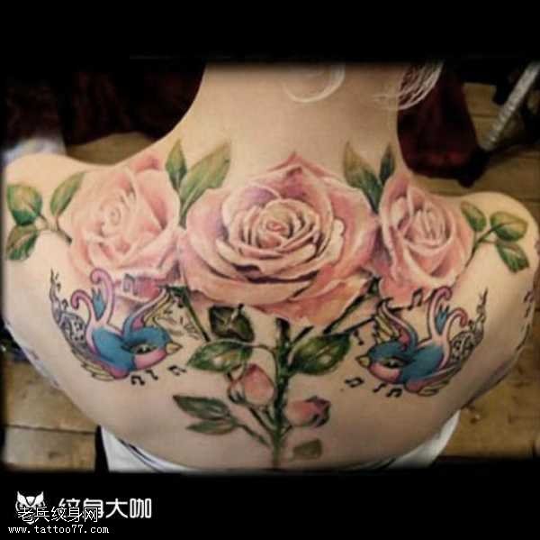 背部粉玫瑰纹身图案