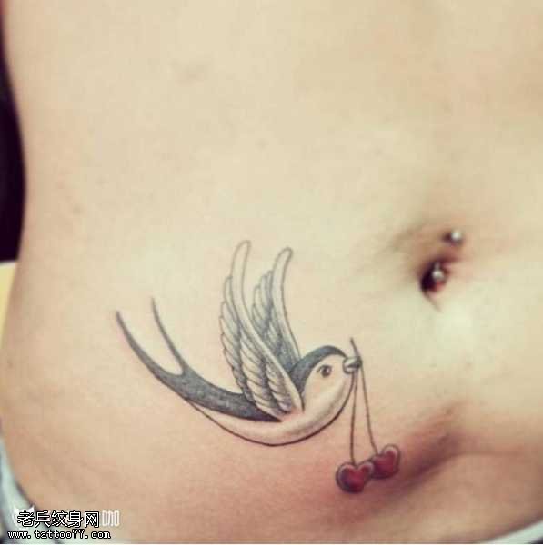 腰部小燕子纹身图案