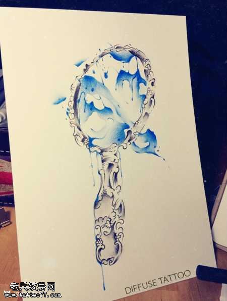 手稿镜子纹身图案