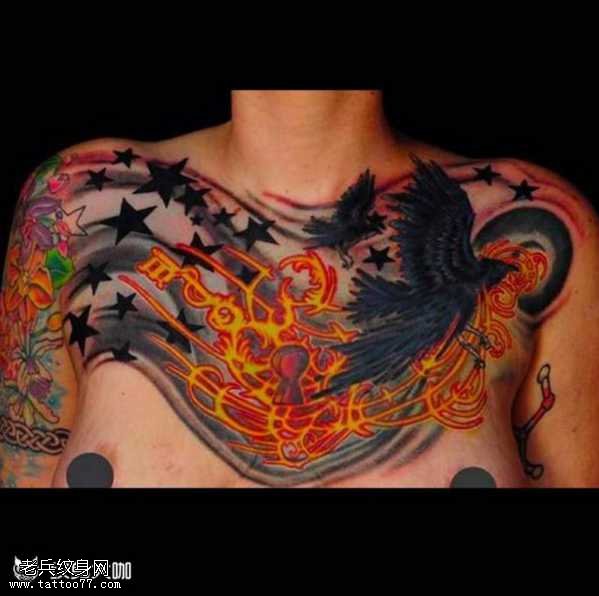 胸部小乌鸦纹身图案