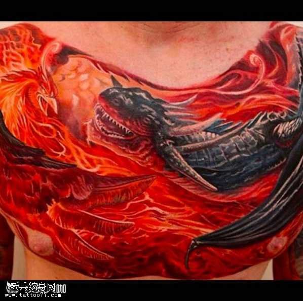 胸部逼真火凤凰纹身图案