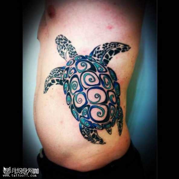 腰部乌龟纹身图案