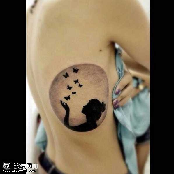 腰部小孩月亮纹身图案