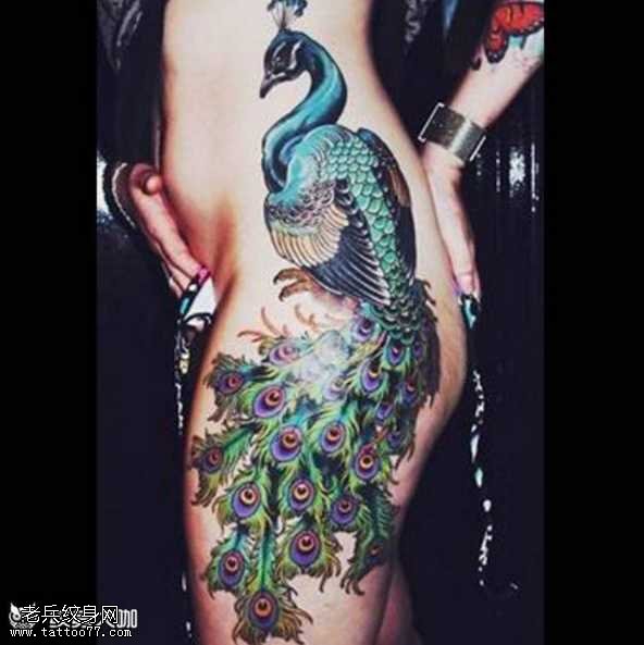 腰部孔雀纹身图案