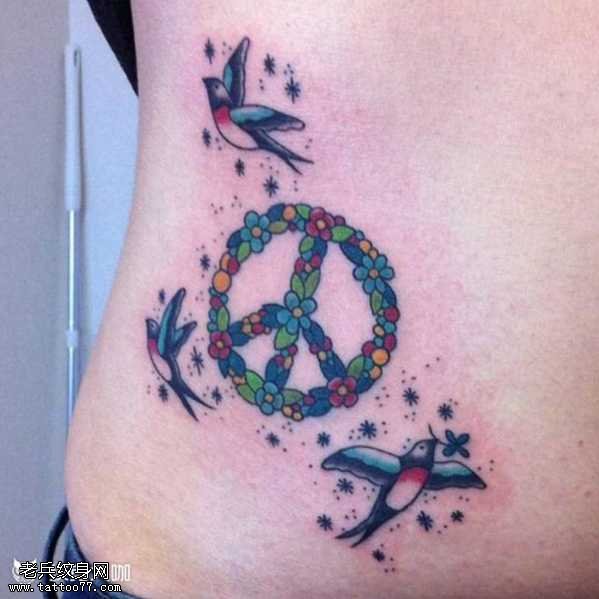 腰部小燕纹身图案