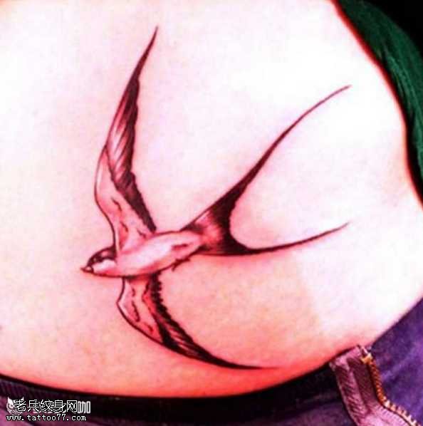 腰部小燕子纹身图案