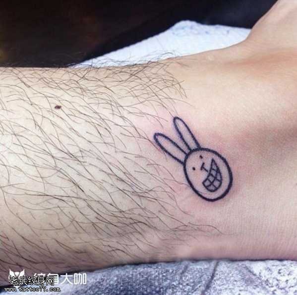 腿部小兔子纹身图案