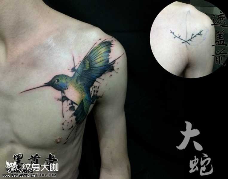 肩部飞鸟纹身图案
